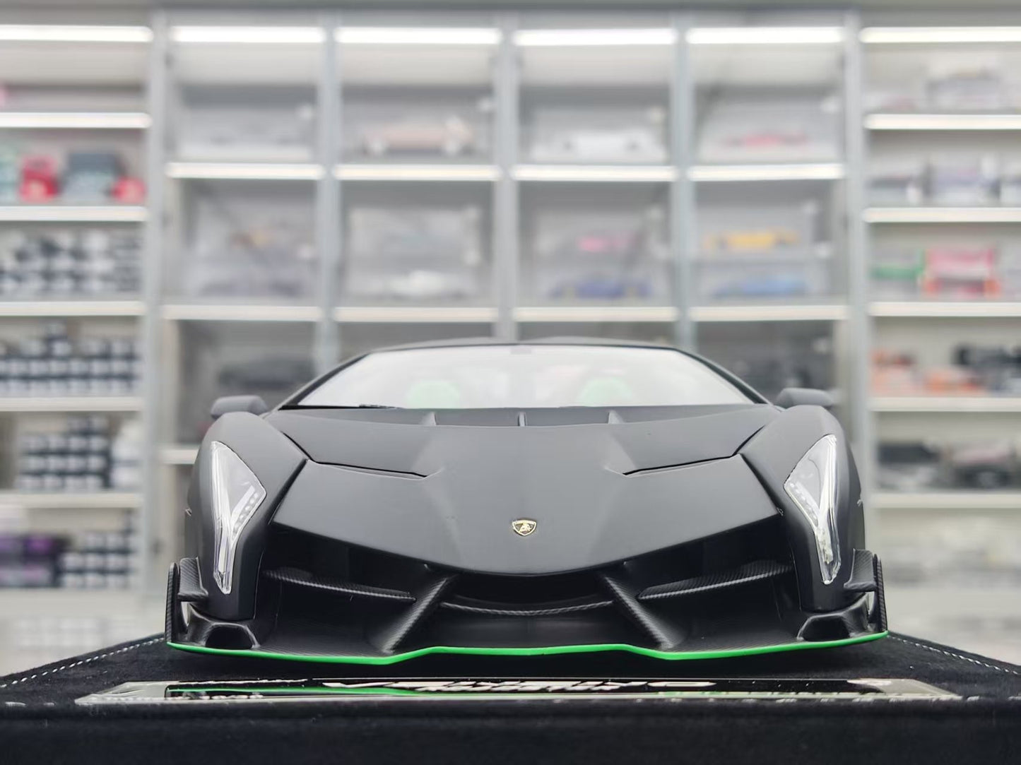 HH Model 1/18 Lamborghini Veneno Roadster Matte Black HH560