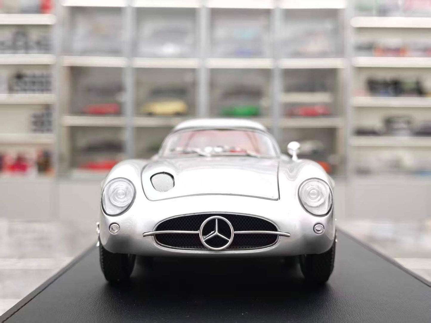 V8 MODEL 1/18 Mercedes 300SLR Silver V8001