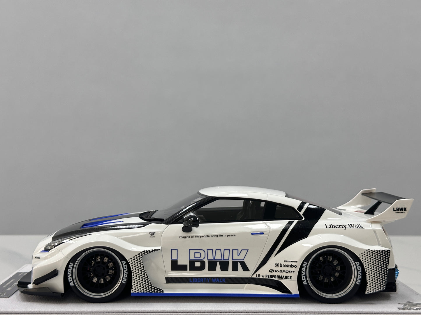 BBA MODEL 1/18 Nissan GTR 35GT-RR Blue and White Livery BBA064
