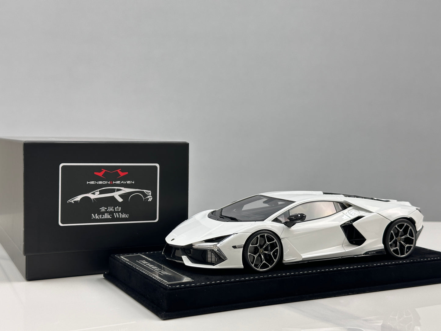HH Model 1/18 Lamborghini Revuelto Metallic White HH616