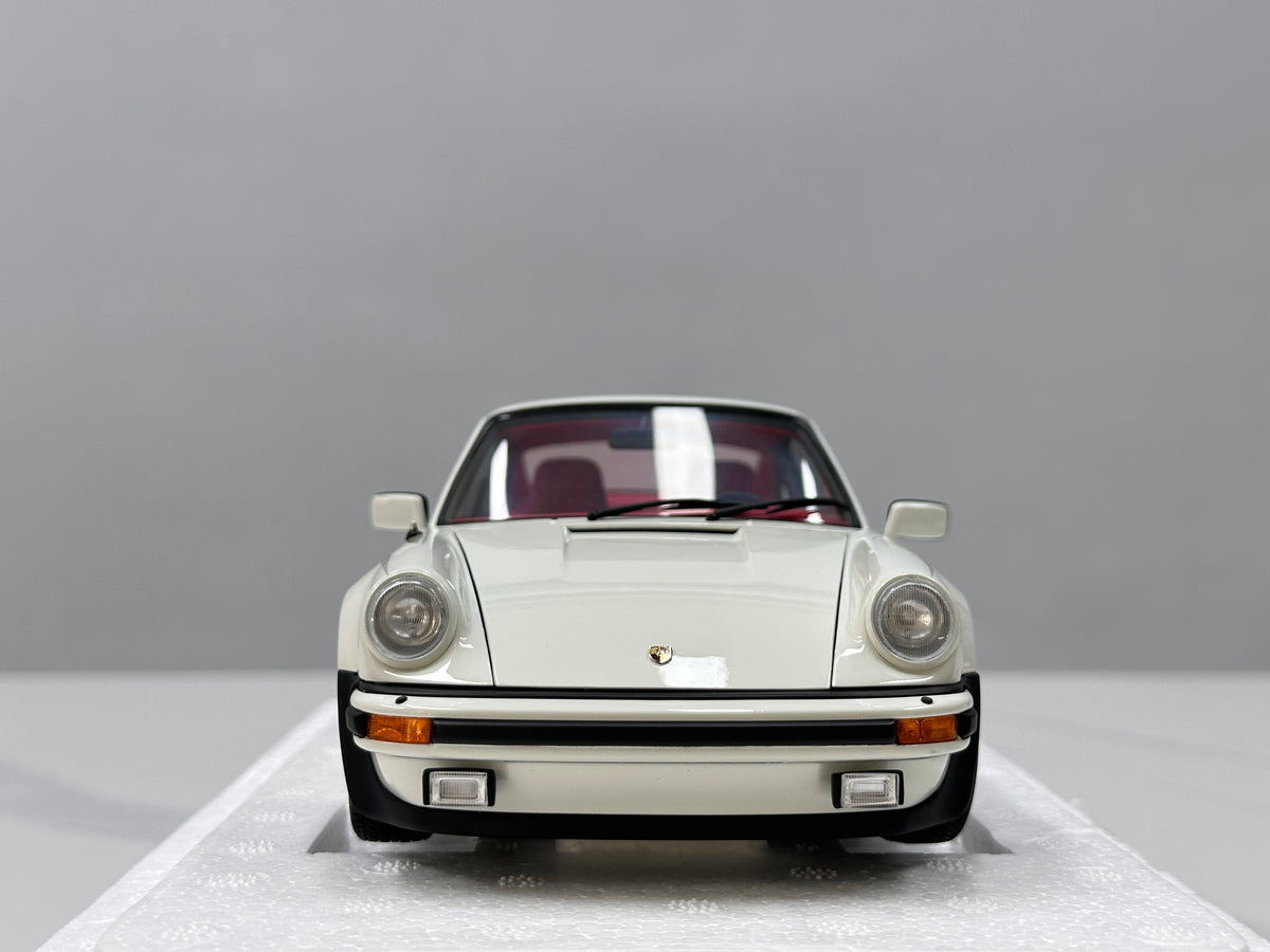 AUTOart 1/18 Porsche 911 (930) Turbo 3.0 White 78113