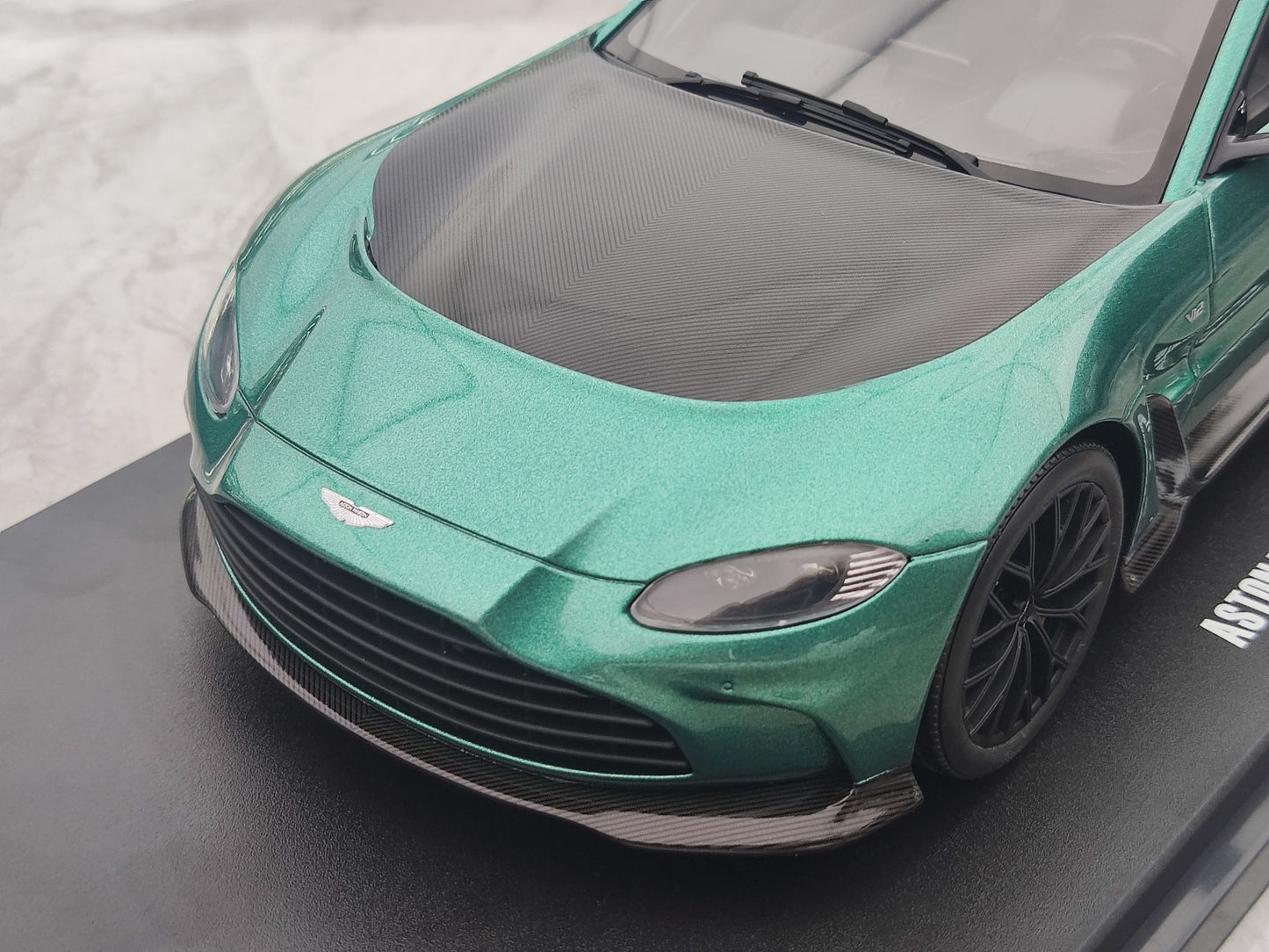 GT Spirit 1/18 Aston Martin V12 VANTAGE Verda Simulada Modelaŭto GT922