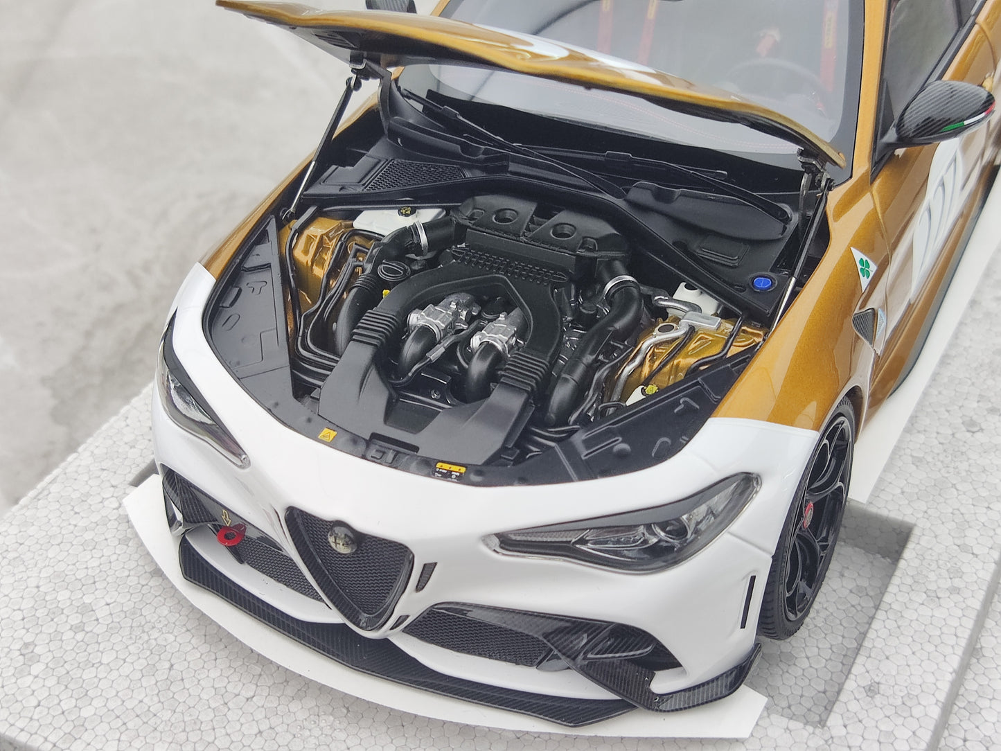 MOTORHELIX 1/18 Alfa Romeo Giulia GTAm Ochre Precious Metal MH325