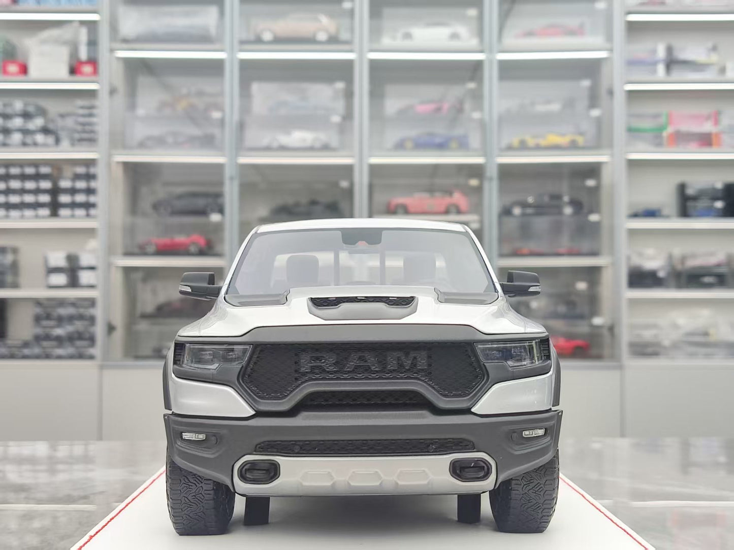 DiAMAanD 1/18 Dodge Ram TRX Silver DIA002