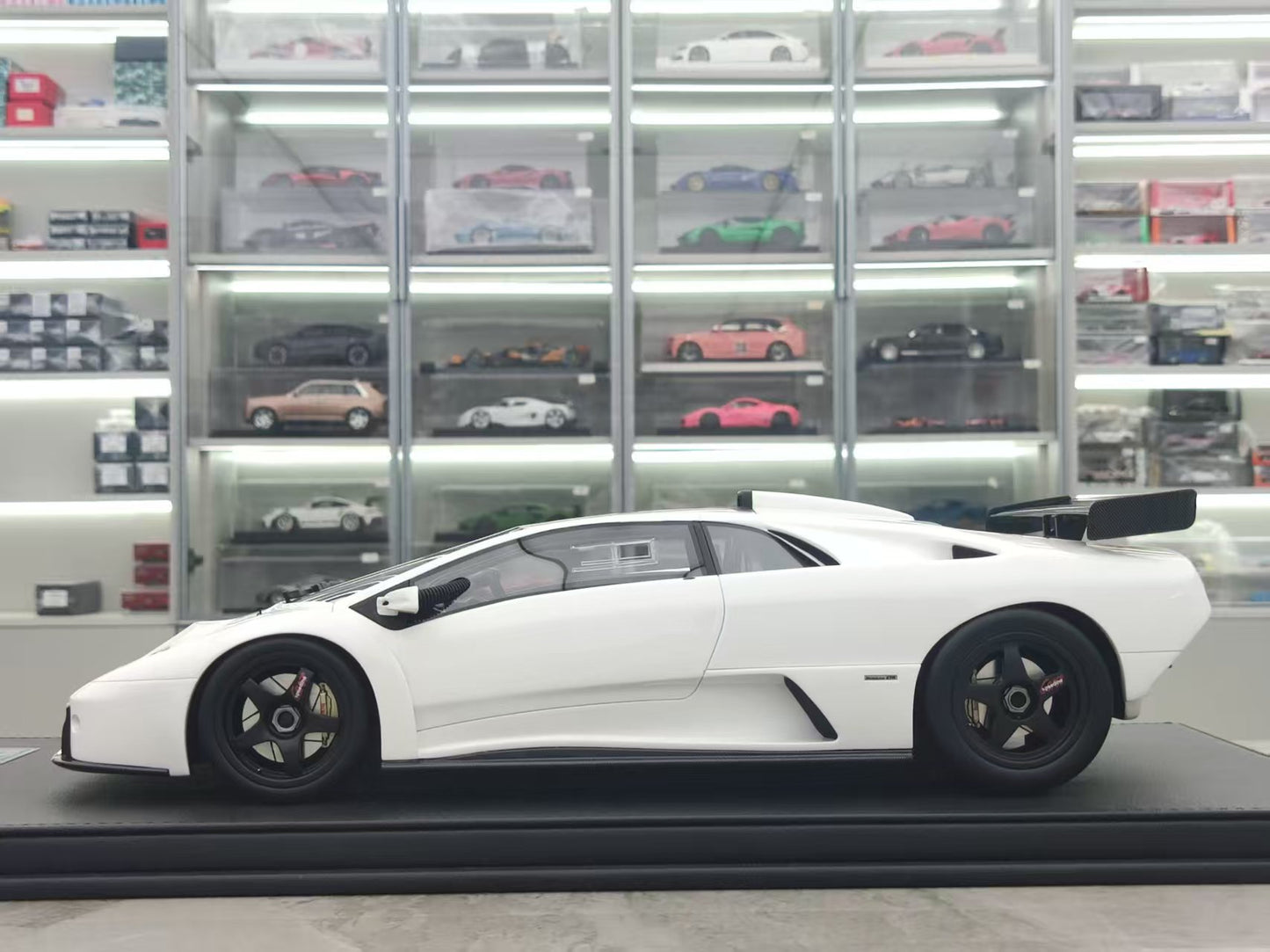 GL 1/12 Lamborghini Diablo GTR White Model Figure JS-GL002