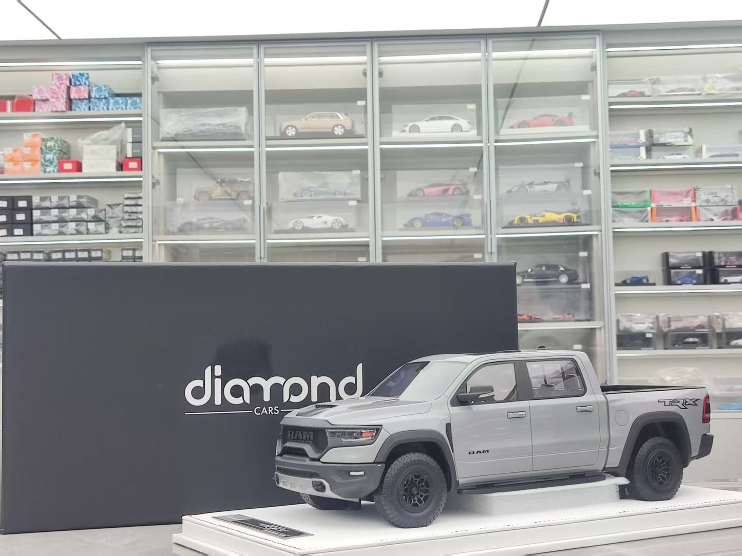 DiAMAanD 1/18 Dodge Ram TRX (Gray) DIA001
