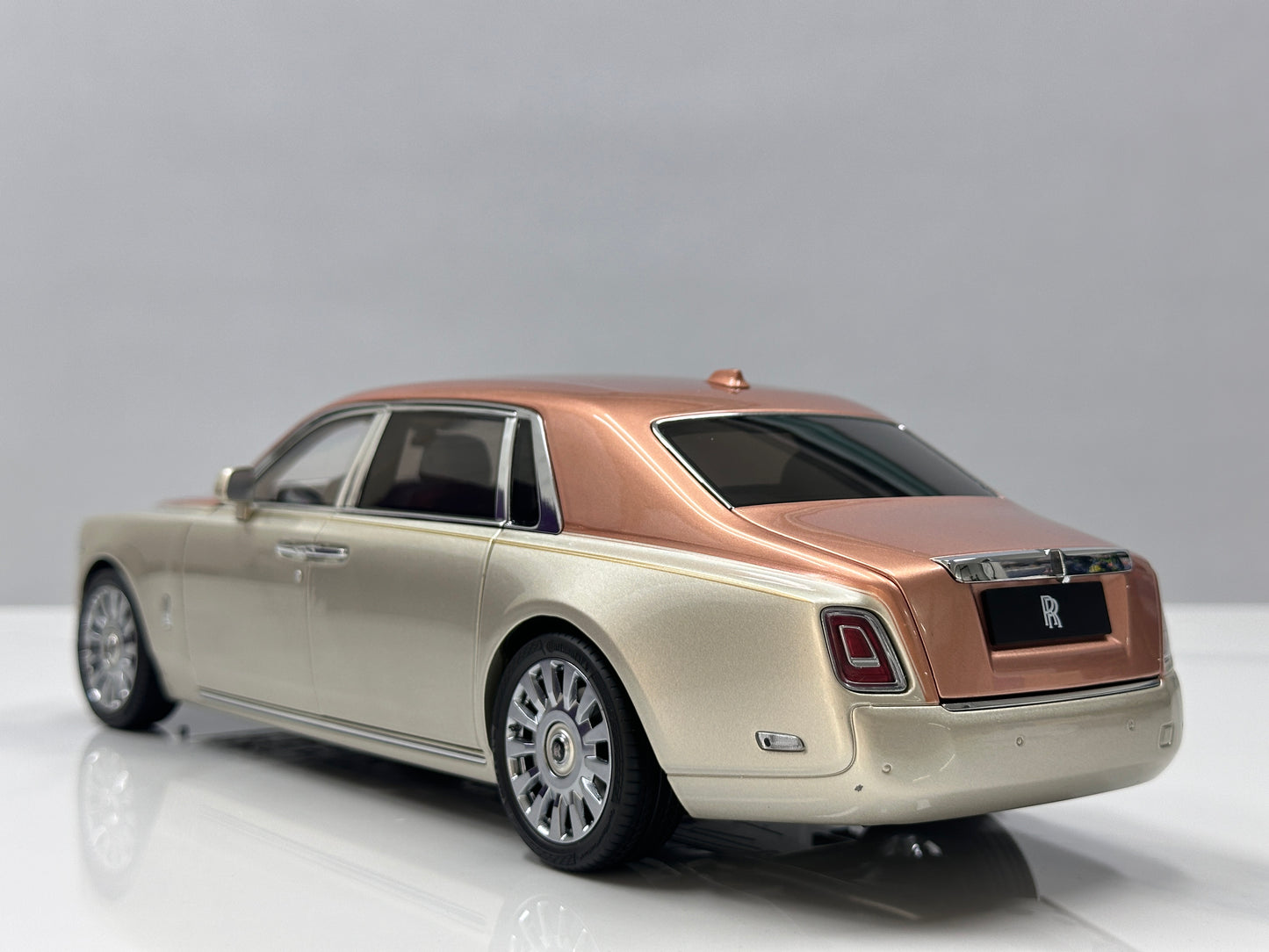 ZP 1/18 Rolls-Royce Phantom VIII Rose Gold/Champagne Gold ZP121
