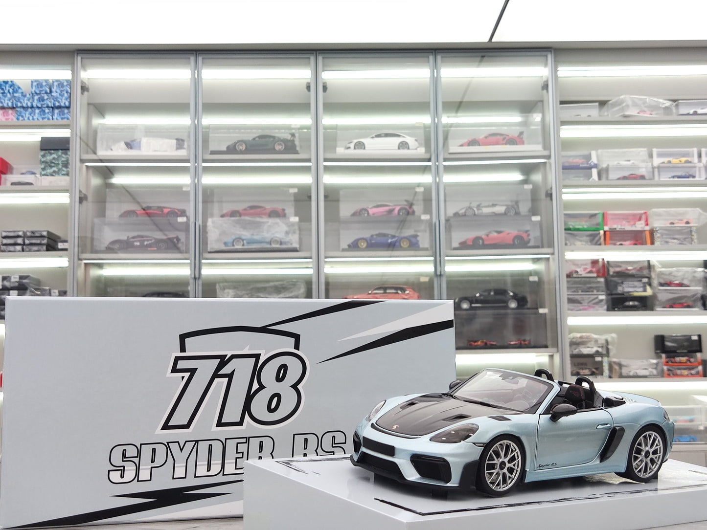 MINICHAMPS 1/18 Porsche 718 SPYDER RS 2024 Glacier Silver Alloy Model 113063133