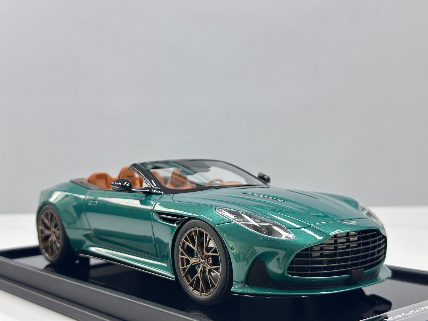 Xiaoguang Model & MotorHelix 1/18 Aston Martin DB12 Volante Convertible – Green (MH385)