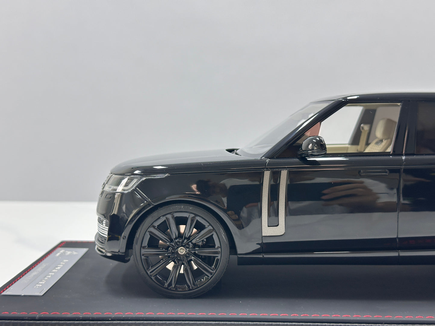 BBA MODEL 1/18 Land Rover Range Rover Autobiography Long Wheelbase Jet Black BBA069