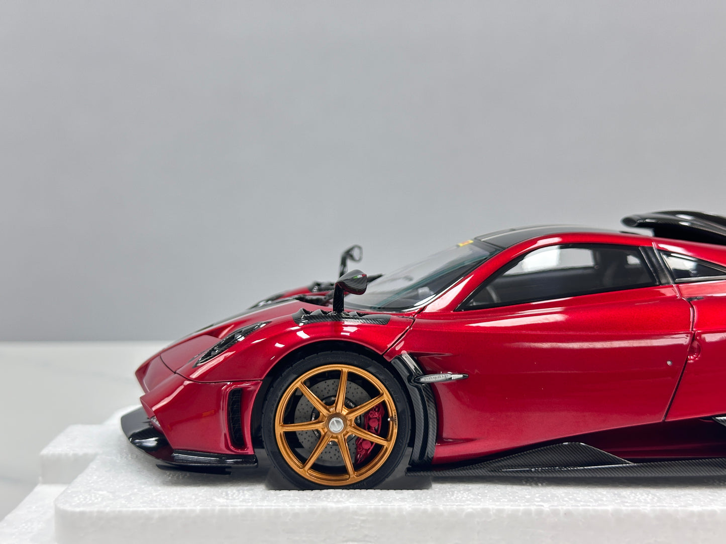 LCD 1/18 Pagani Imola Red LCD18023-RE