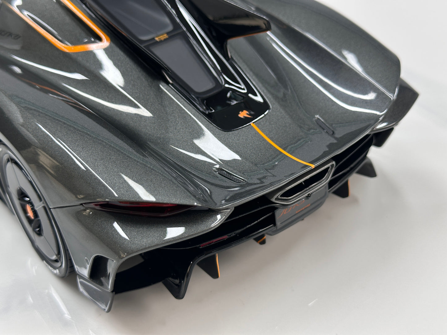 GT Spirit 1/12 Koenigsegg Jesko Absolut 0-400-0 km/h Record – Grey (GT575)