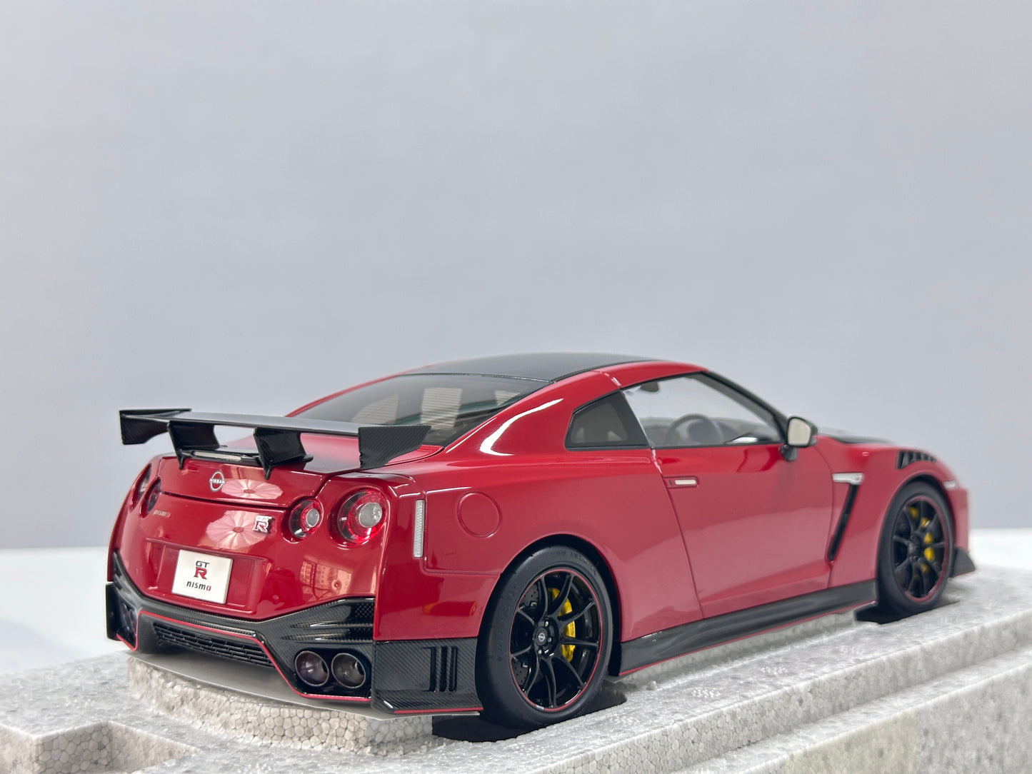 MOTORHELIX 1/18 Nissan GT-R NISMO (R35) Special Edition 2022 Vibrant Red MH367