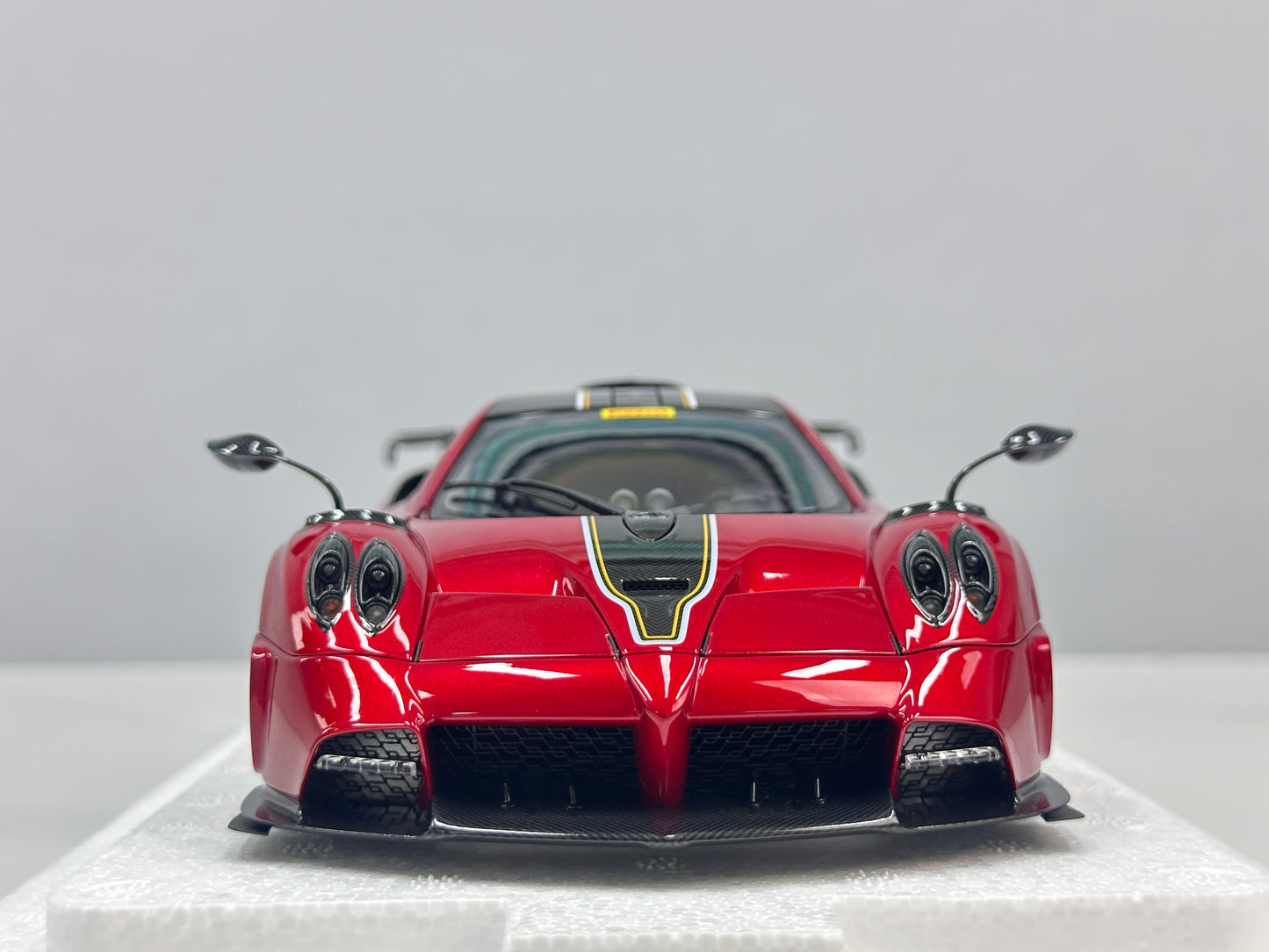 LCD 1/18 Pagani Imola Red LCD18023-RE