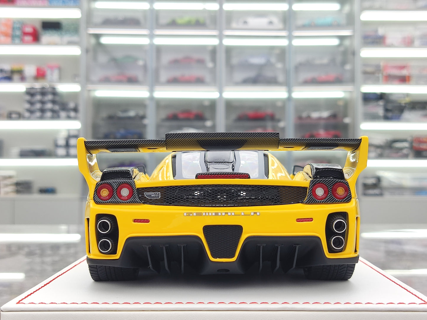 RUNNER 1/18 Ferrari Enzo Yellow Simulation Car Model JN-RNR042