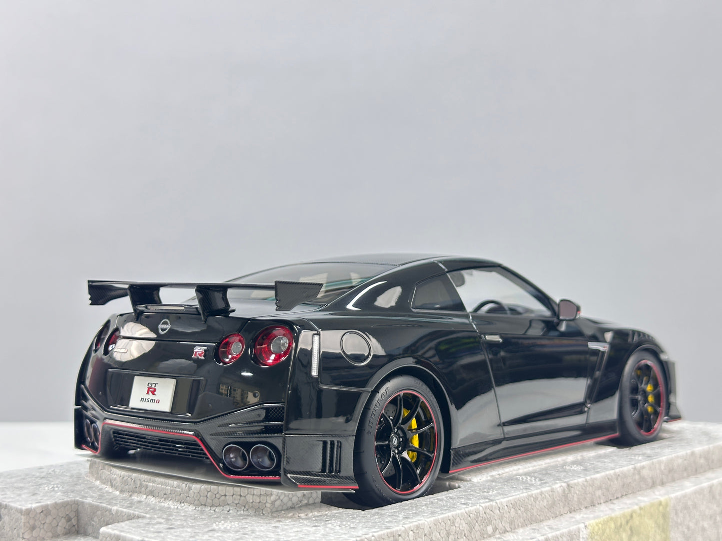 MOTORHELIX 1/18 Nissan GT-R NISMO (R35) Special Edition 2022 – Meteor Flake Black (MH379)