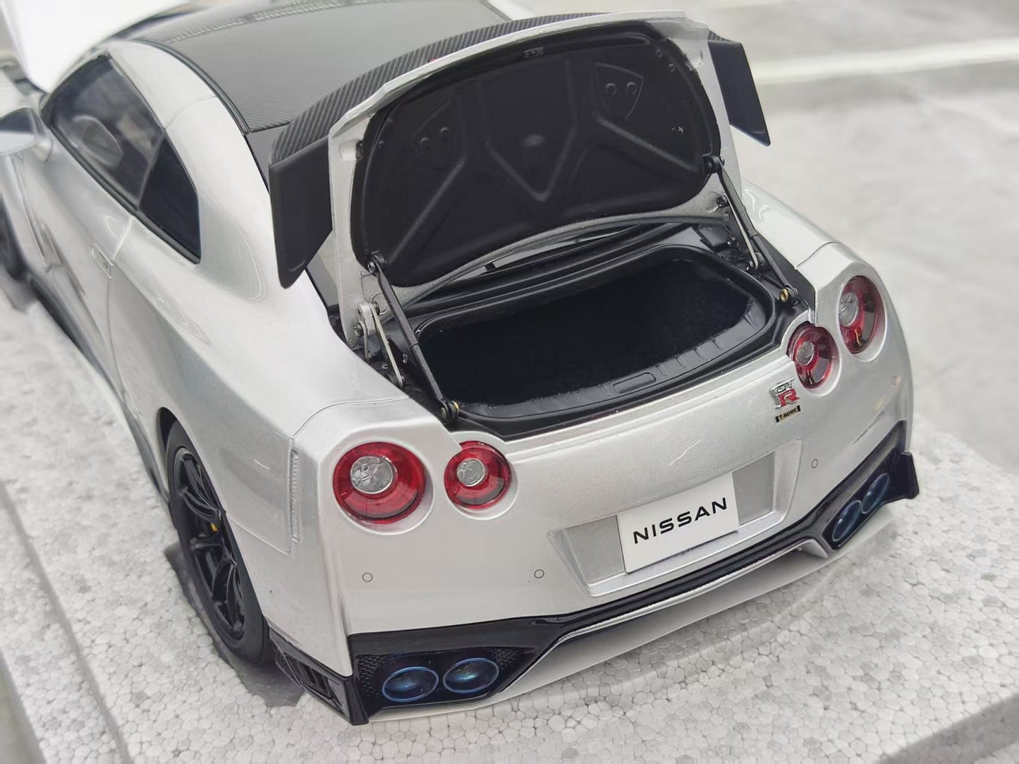 MOTORHELIX 1/18 Nissan GT-R (R35) Track Edition Engineered by NISMO T-Spec, Ultimate Metallic Silver, Car Model MH311