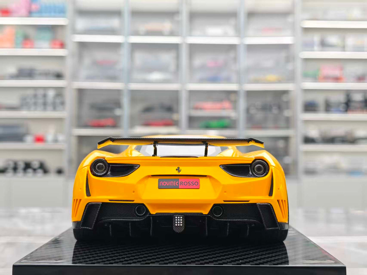 CE 1/18 Ferrari Novitec 488GTB N-Largo Standard Yellow CE004