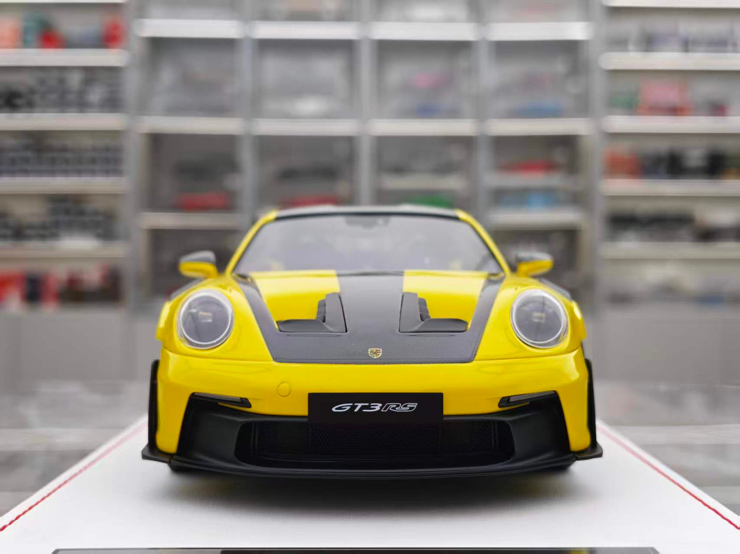 GH MODEL 1/18 Porsche 992 GT3RS Yellow GH011