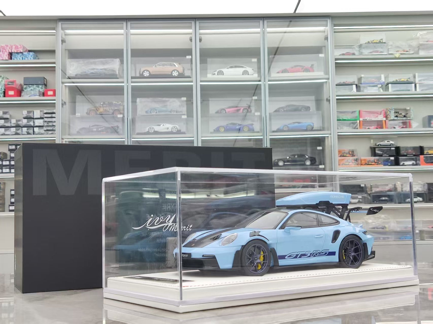 IVY 1/18 Porsche 992 GT3 RS Gulf Blue IM1837GBB