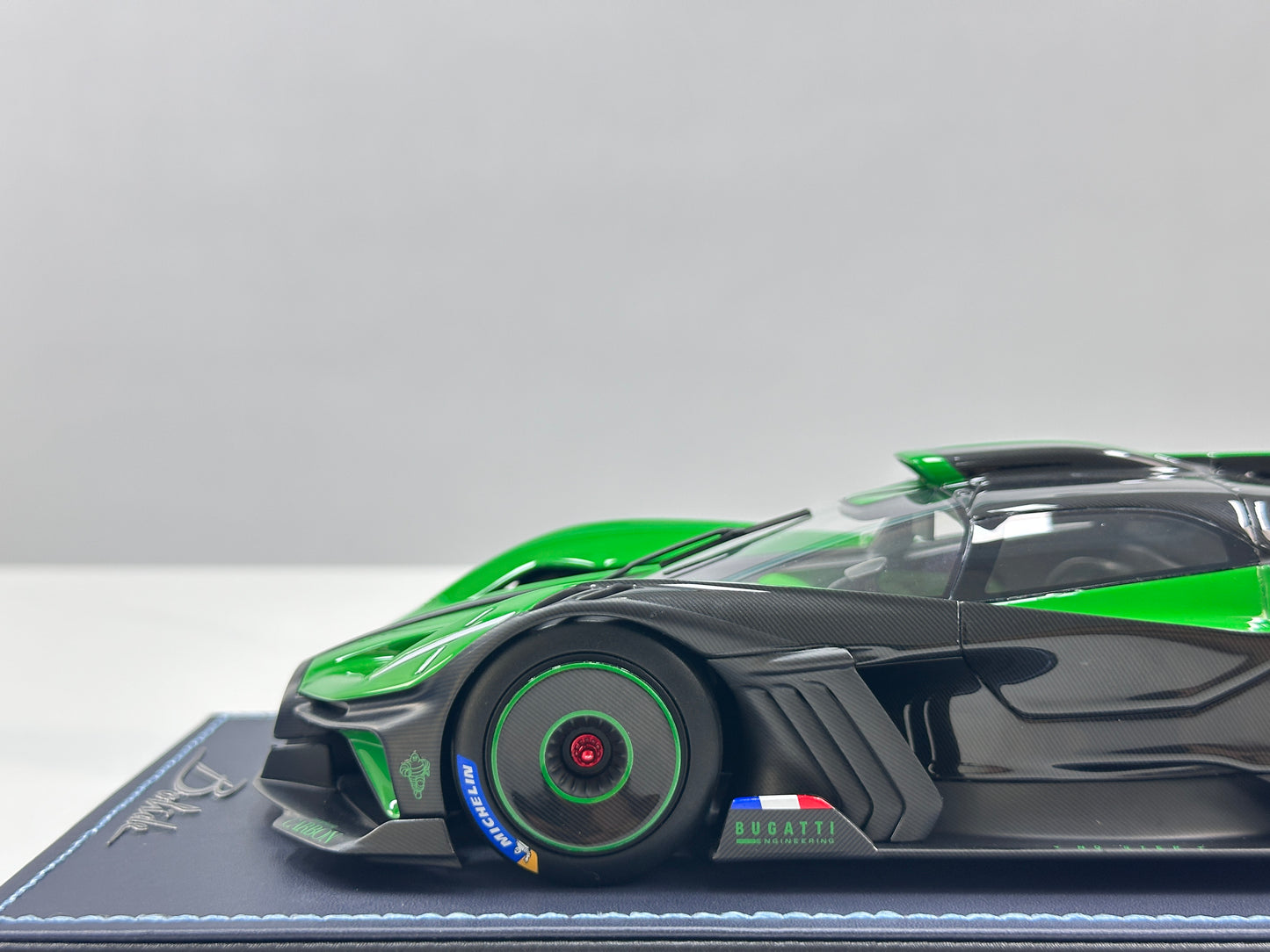 MR 1/18 Bugatti Bolide Viper Green BUG014B