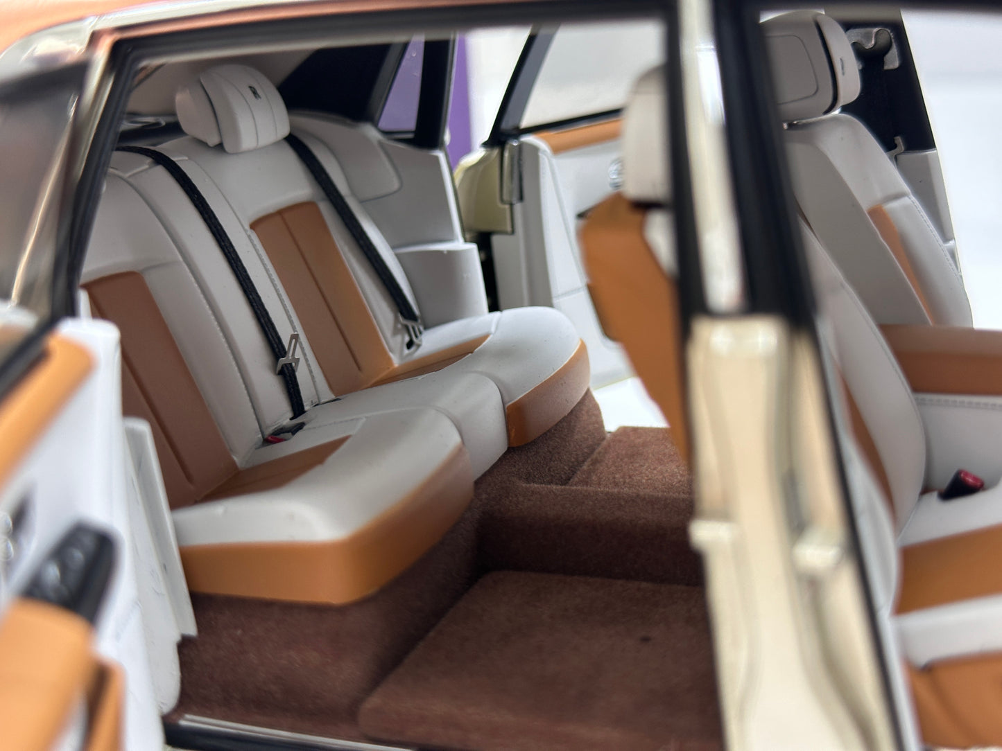ZP 1/18 Rolls-Royce Phantom VIII Rose Gold/Champagne Gold ZP121