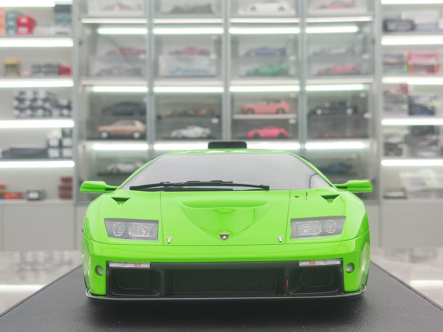 GL 1/12 Lamborghini Diablo GT Apple Green Model Car JS-GL009