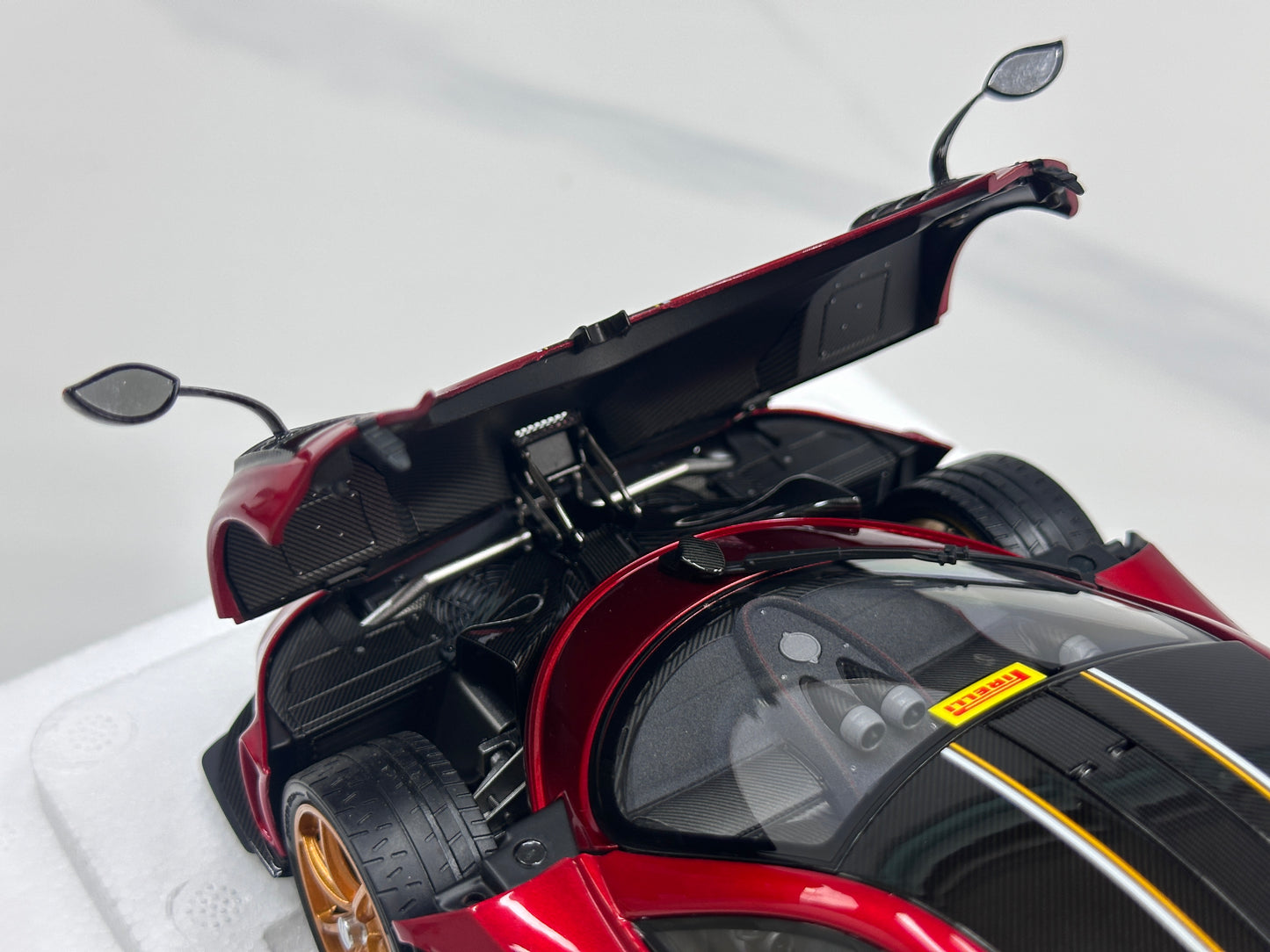 LCD 1/18 Pagani Imola Red LCD18023-RE