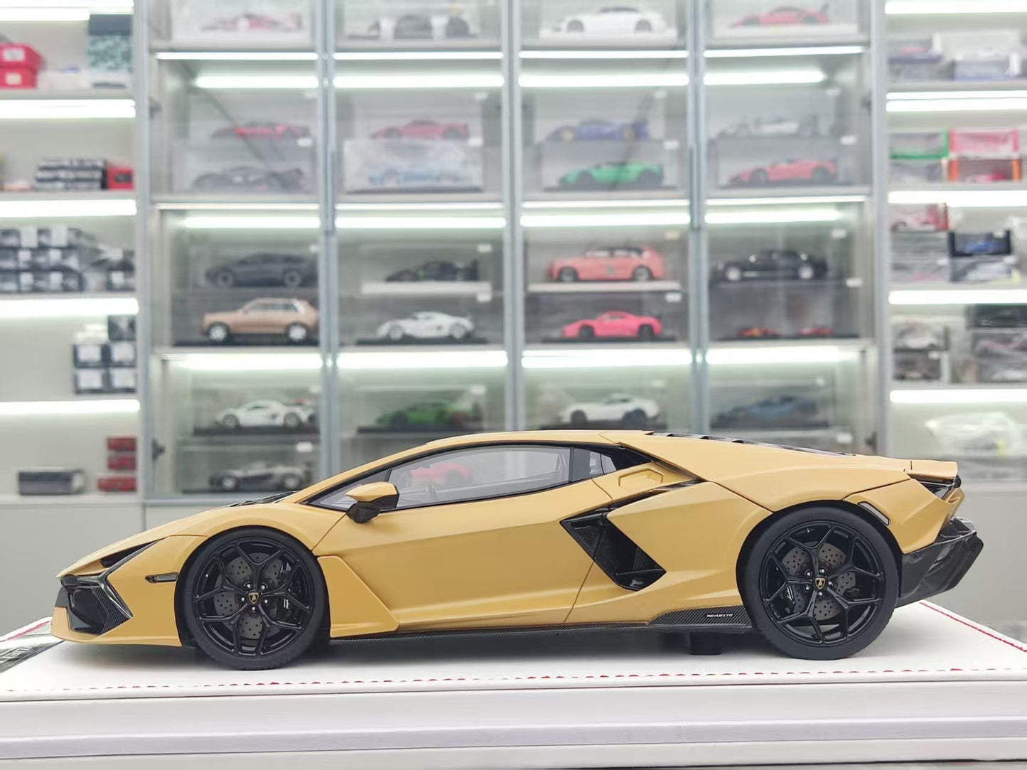 IVY 1/18 Lamborghini Revuelto Matt Gold IVY230