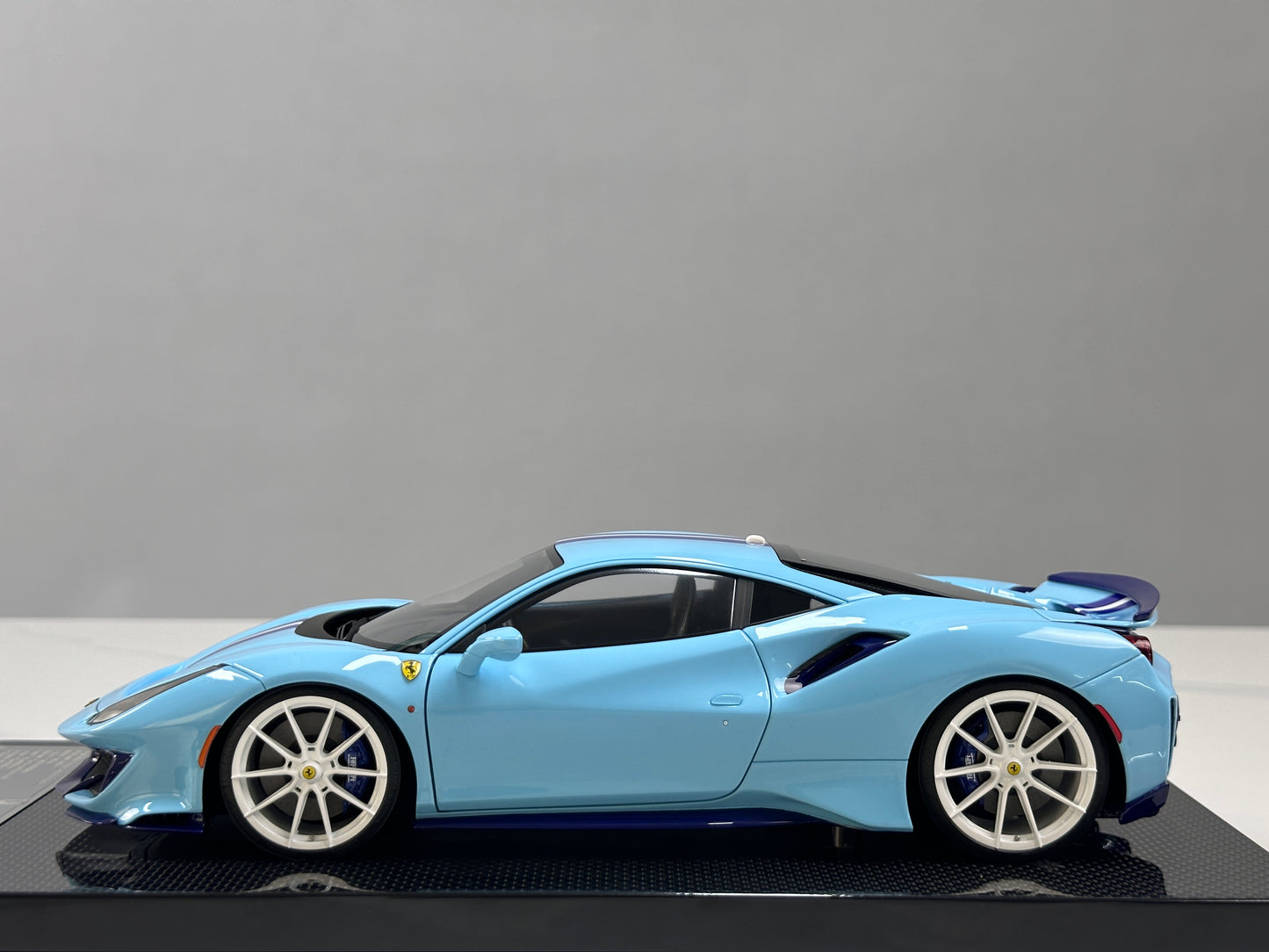 DM Pro 1/18 Ferrari 488pista Resin Fully Opening Baby Blue Simulation Model Car DGP001B