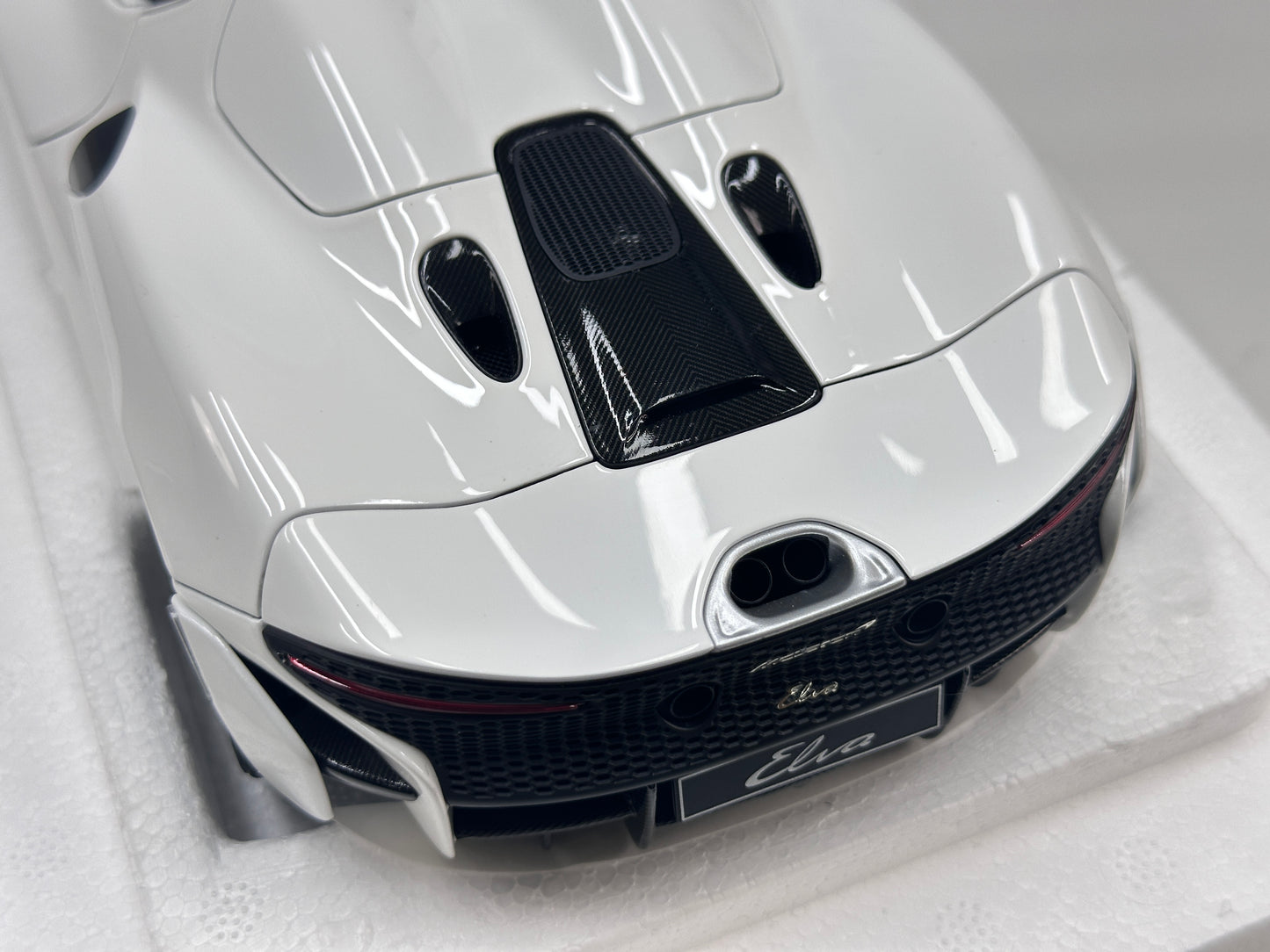 LCD 1/18 McLaren Elva Die-cast Model – Pearl White with Blue Interior (LCD18015-WH)