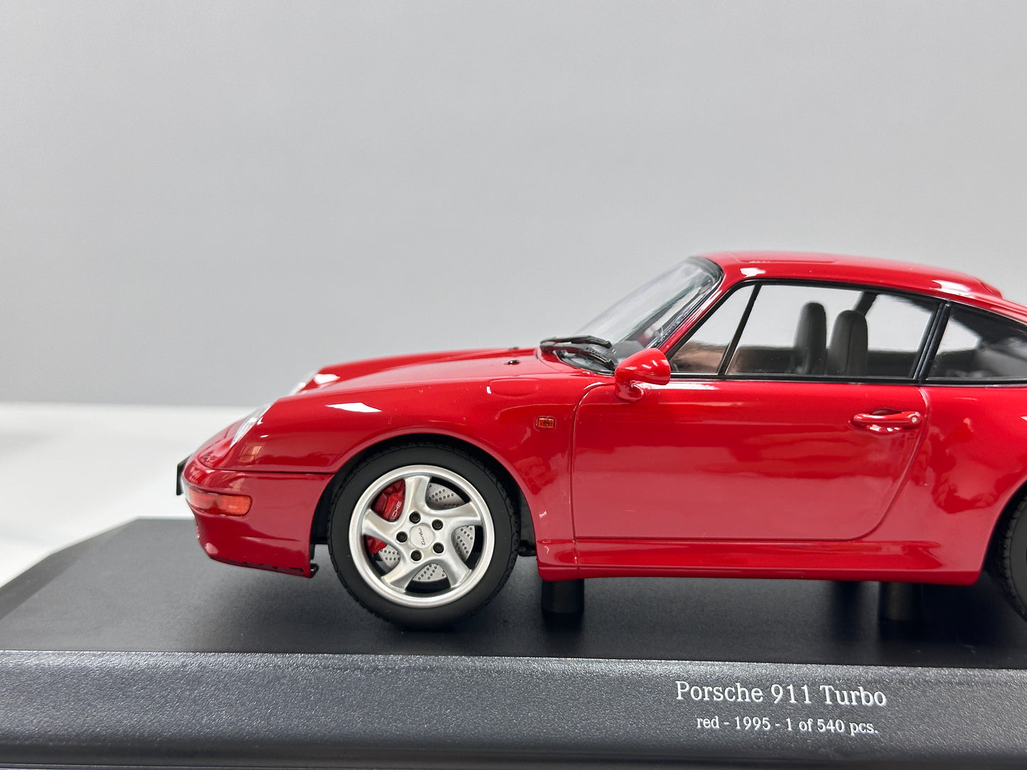 MINICHAMPS 1/18 Porsche 911 (993) Turbo (1995) Red 155061170