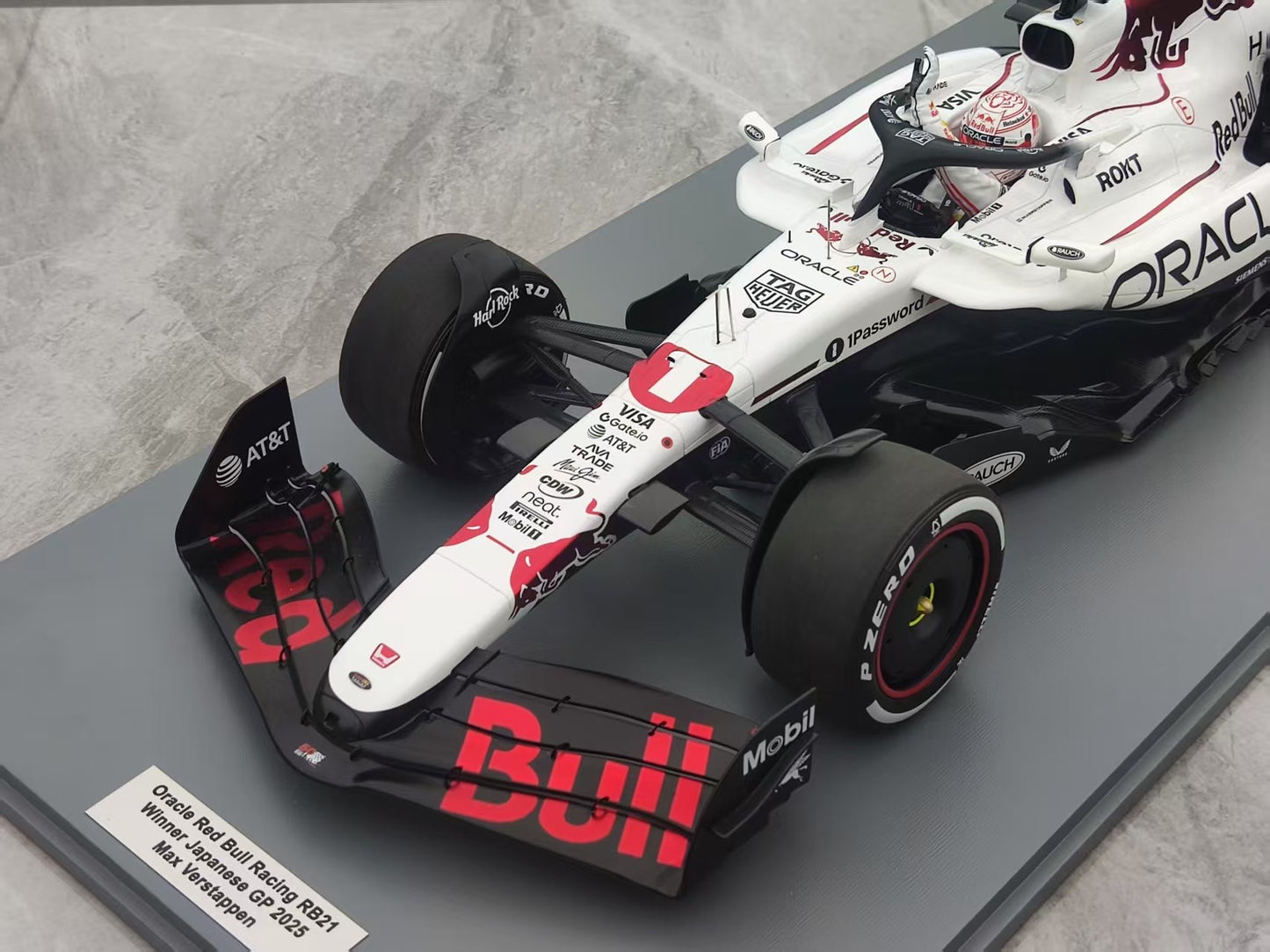 Spark 1/12 Oracle Red Bull F1 RB21 2025 Japan Grand Prix Victory No. 1 Verstappen White