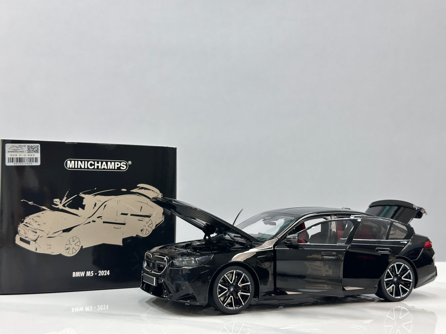 MINICHAMPS 1/18 BMW M5 2024 Metallic Black 110023801