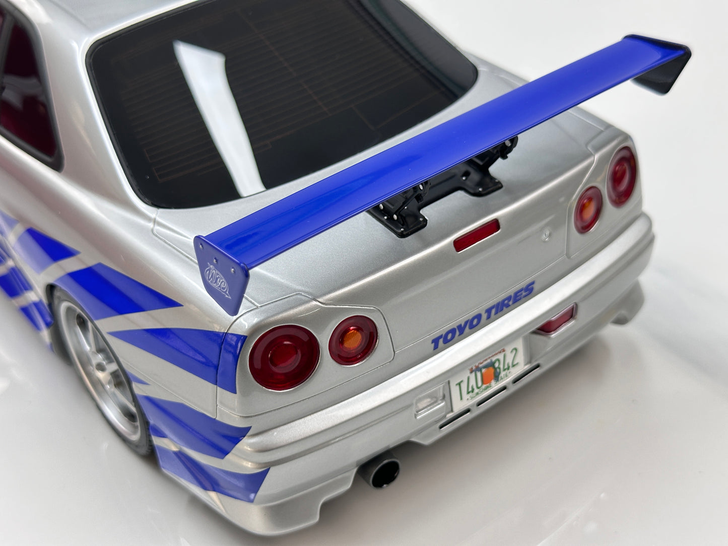 KYOSHO 1/12 Nissan Skyline R34GT-R2001 (Fast & Furious) Silver/Blue Striped KSR12007A