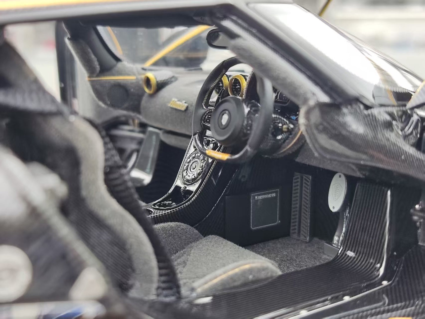 FRONTIART 1/18 Koenigsegg Agera S Hundra 7100 Carbon Gold Resin Full Opening FA187