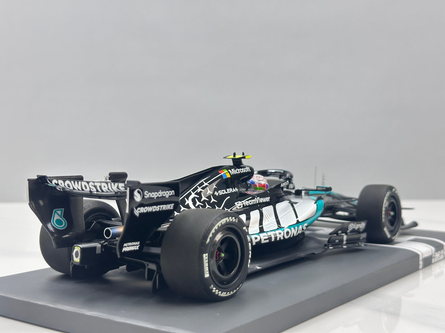 MINICHAMPS 1/18 Mercedes-AMG PETRONAS F1 Team W17 K. Antonelli – 2026 Chinese Grand Prix Winner, Silver Livery (117260212)