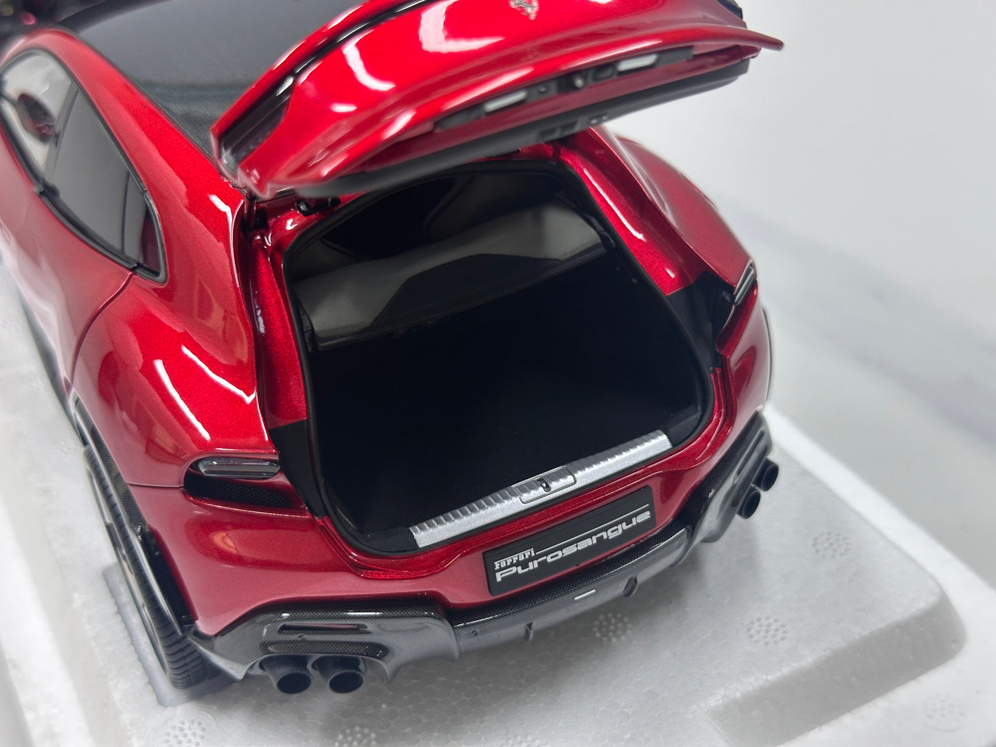 BBR 1/18 Ferrari Purosangue – Rosso Volcan (Volcano Red) – Die-cast, Fully Opening – HE180052B