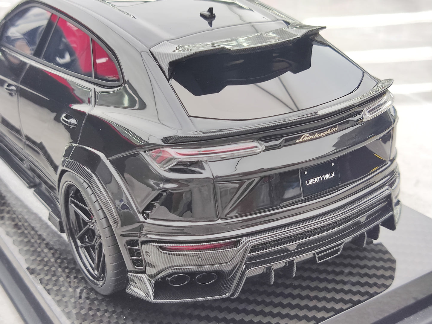 UU 1/18 Lamborghini URUS Black Simulated Car Model Decoration JS-UU009