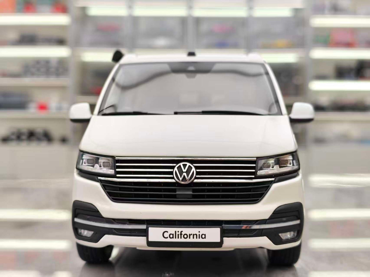 OttO 1/18 VOLKSWAGEN T6.1 CALIFORNIA OCEA OT488