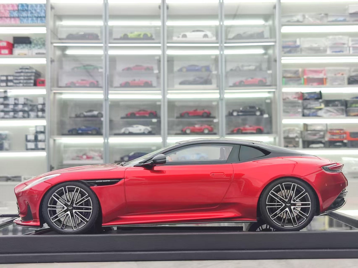 MOTORHELIX 1/18 Aston Martin DB12 COUPE, Metallic Red, Resin Car Model MH312