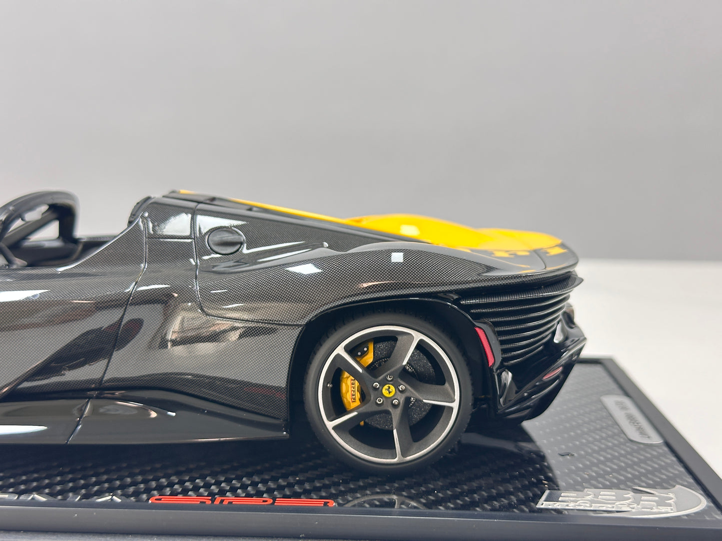 BBR 1/18 Ferrari SP3 Daytona 599+1 Spider - Open Roof Modena Yellow/Black Carbon Fiber P18214TMOCH