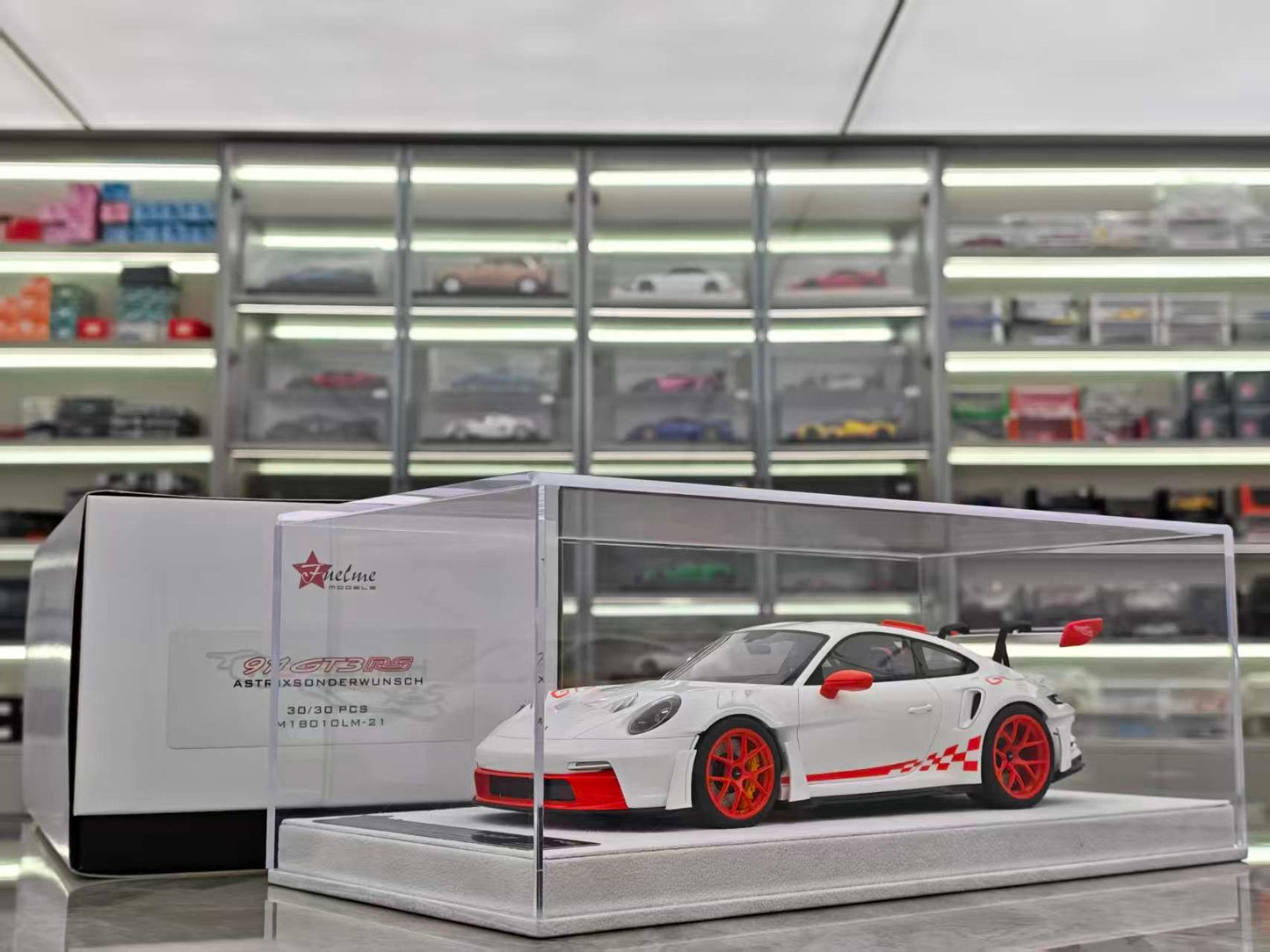 FuelMe 1/18 Porsche 992 GT3RS SASTRO FM18010LM-21