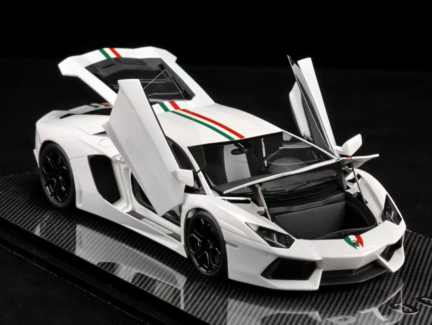 MCM Model 1/18 Lamborghini LP700 Resin Full Open