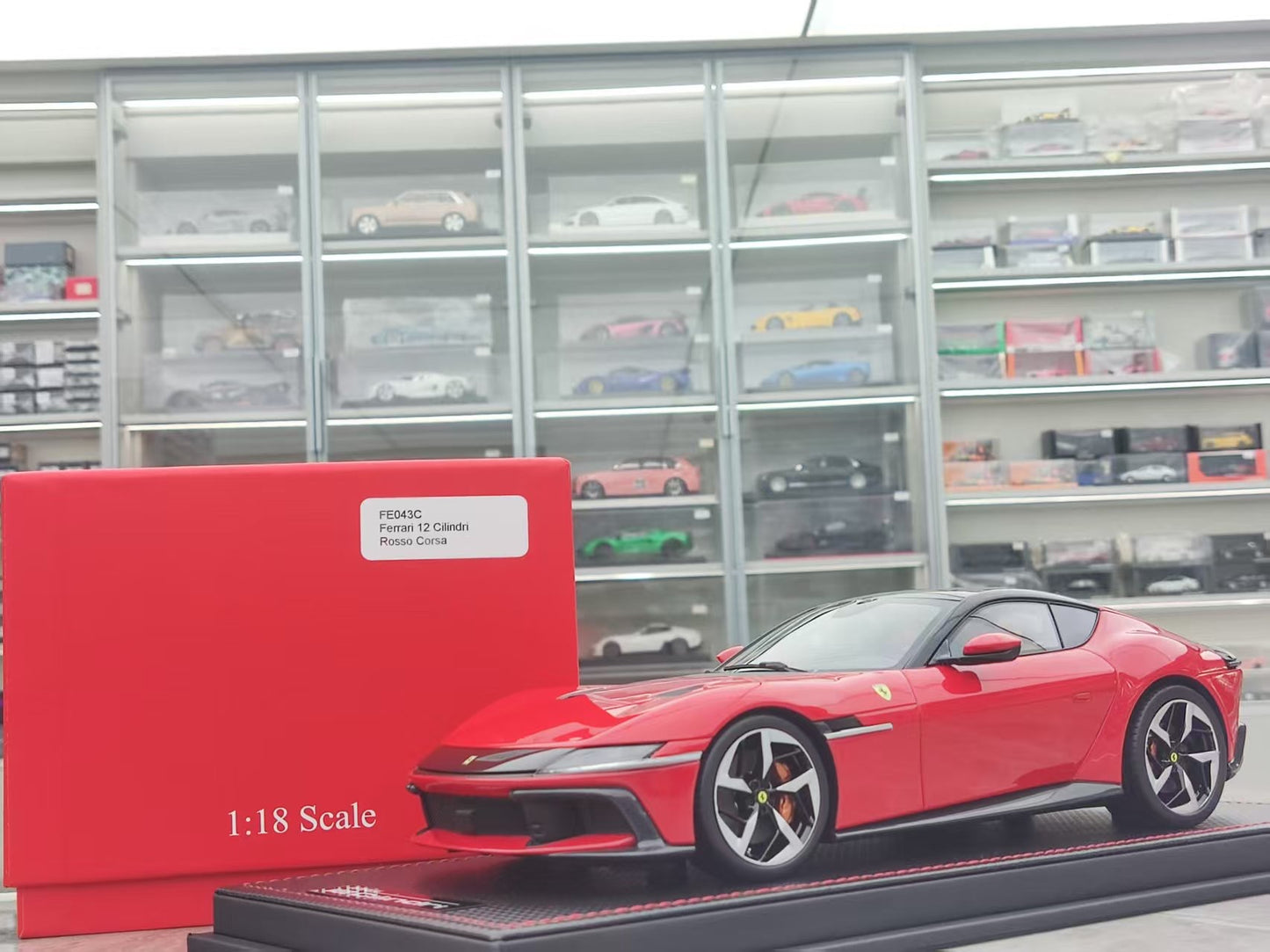 MR 1/18 Ferrari 12 Cilindri Standard Red FE043C