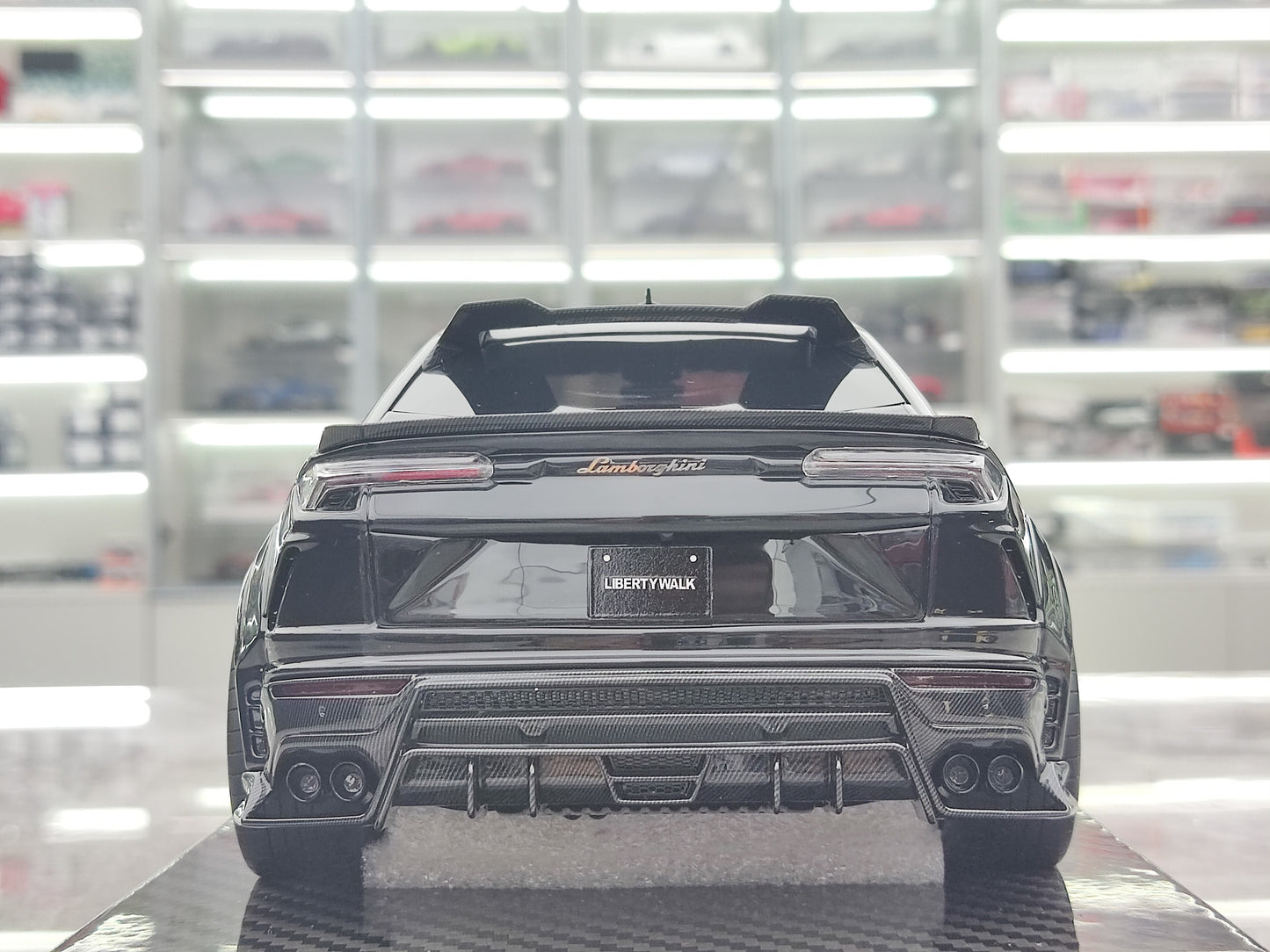 UU 1/18 Lamborghini URUS Black Simulated Car Model Decoration JS-UU009