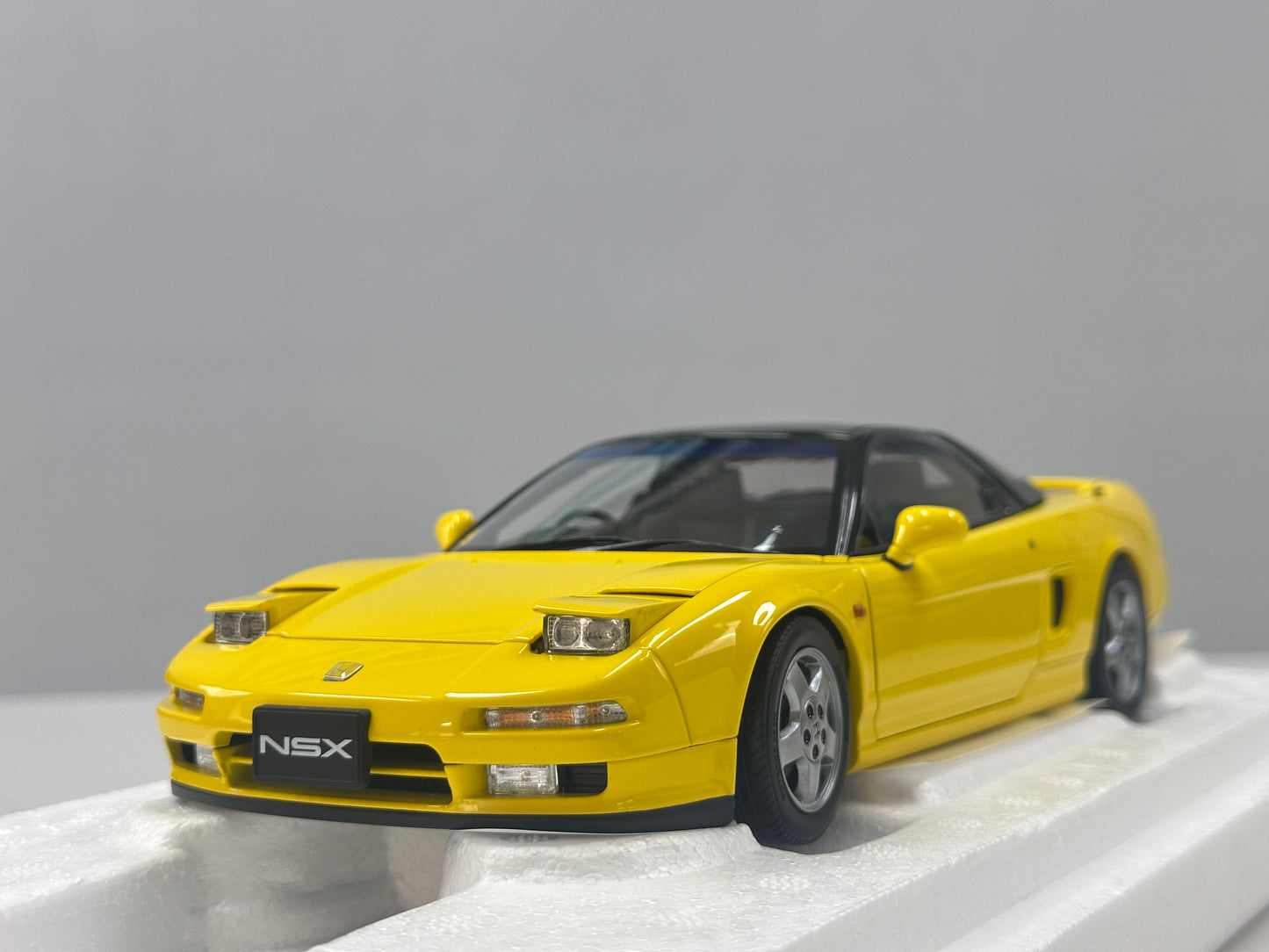LCD 1/18 Honda NSX 1st Generation (MK1/NA1) Yellow LCD18022-YE