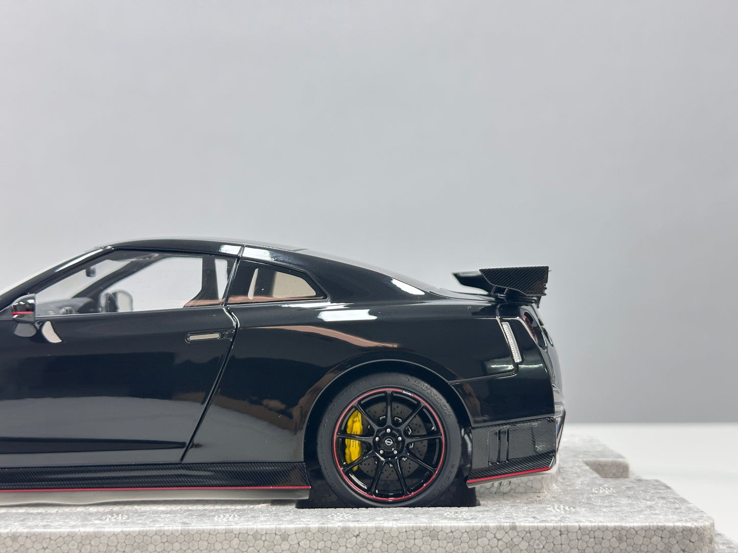 MOTORHELIX 1/18 Nissan GT-R NISMO (R35) Special Edition 2022 – Meteor Flake Black (MH379)