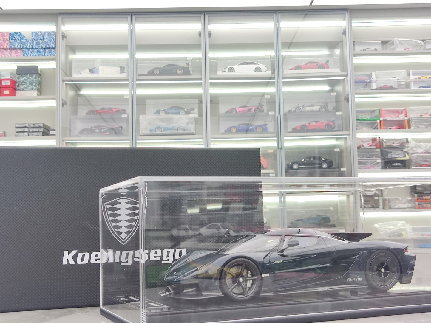 FRONTIART 1/18 Koenigsegg Jesko Absolut 7273 Blue Carbon FA176