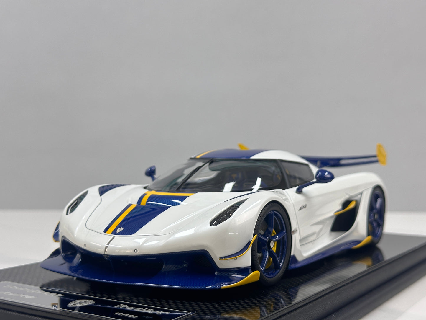 FrontiArt 1/18 Koenigsegg Jesko Pearl White FA200